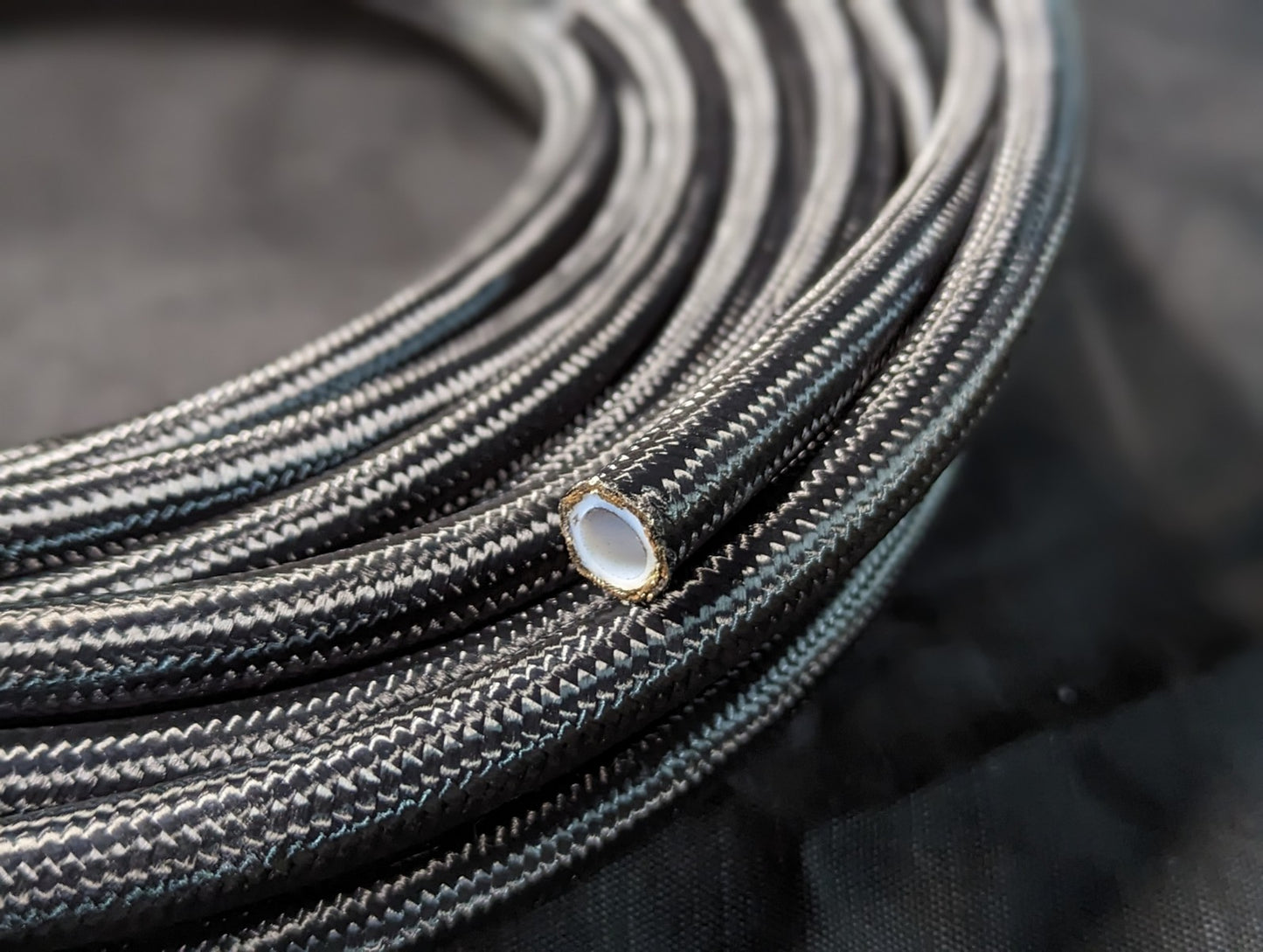 PTFE STAINLESS STEEL BRAIDED HOSE( WITH BLACK PVC COVER) PTFE ステンレス スチール ブレイド ホース(ブラックPVCカバー付き)